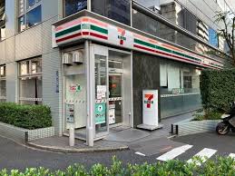 コンビニ　セブンイレブン港区芝1丁目店（コンビニ）まで174m