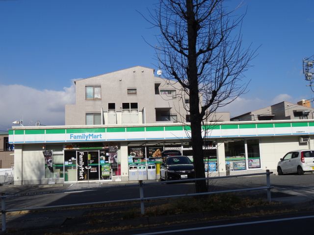 コンビニ　ファミリーマート（コンビニ）まで20m