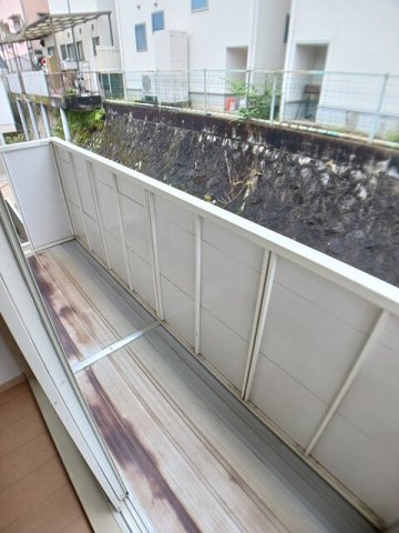 バルコニー　外からの目が気にならないバルコニーで洗濯物が干せます
