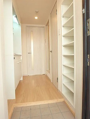 玄関　別部屋参考写真となります