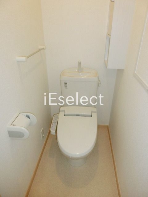 トイレ　ウォシュレットになります。あると嬉しいですね。