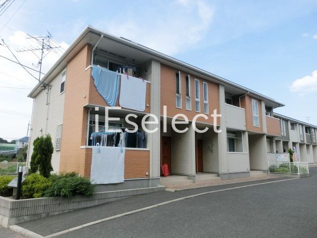 建物外観　２０１０年築のキレイなアパート。