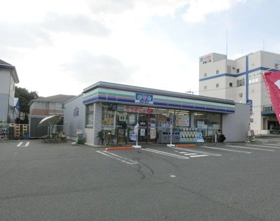 コンビニ　スリーエフ（コンビニ）まで280m