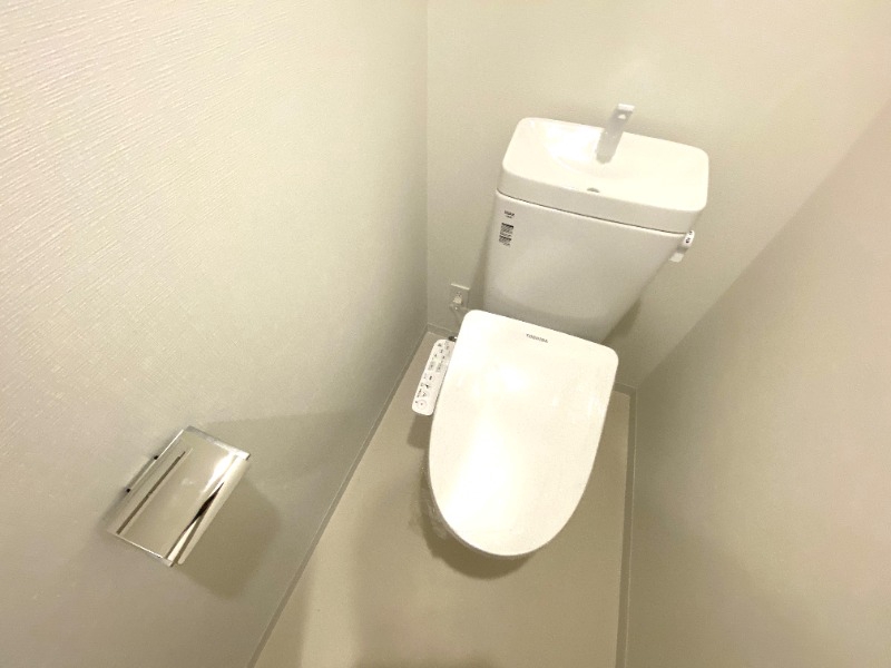 トイレ　温水洗浄暖房便座です！