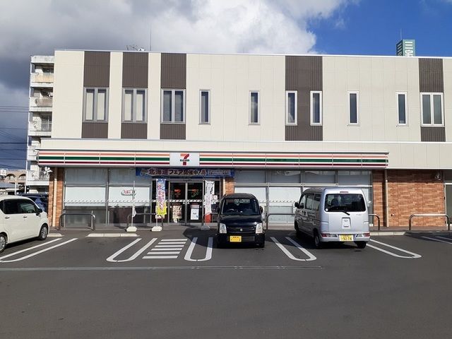 コンビニ　セブンイレブン松山土居田町店様（コンビニ）まで400m