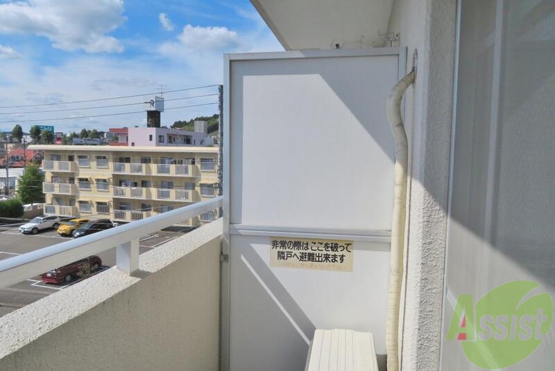 バルコニー　ベランダも日当たりが良くて外干しもＯＫです。