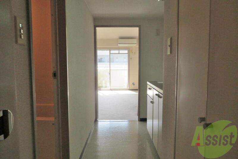 玄関　玄関からお部屋までは一直線です。