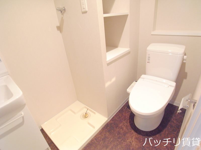 トイレ　※室内写真は同型タイプの為、現状優先となります。