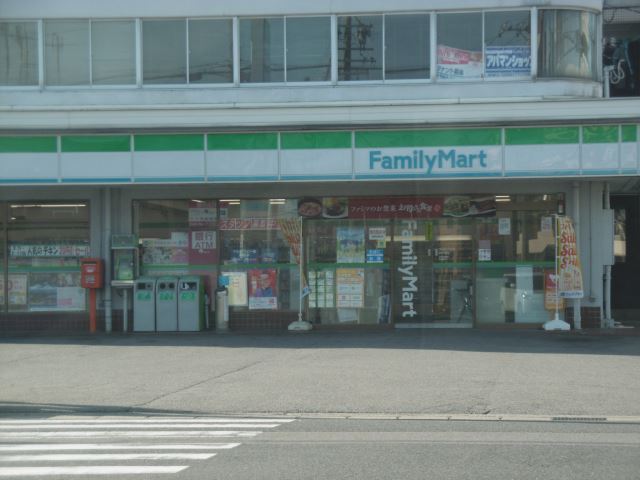 コンビニ　ファミリーマート（コンビニ）まで680m