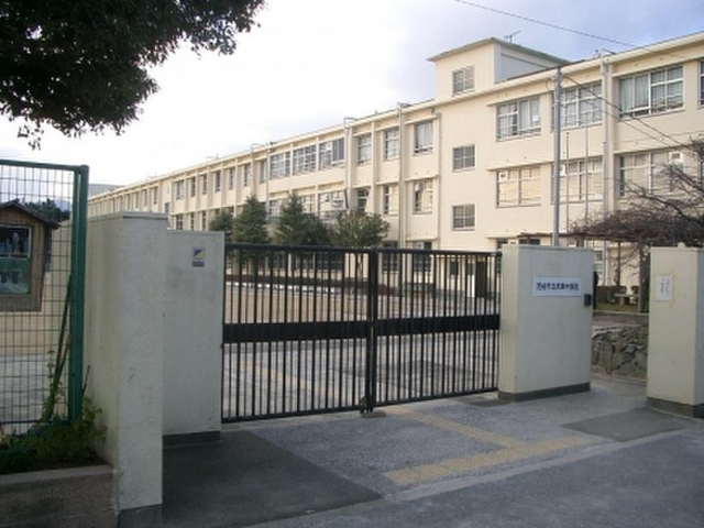中学校　尼崎市立立花中学校（中学校）まで719m
