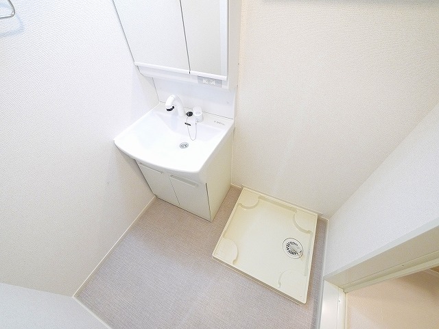 洗面設備　コンパクトで使いやすい洗面所
