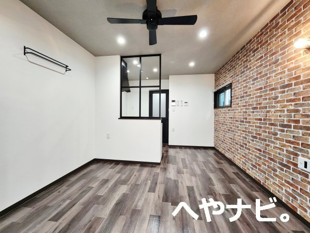 名鉄名古屋本線 東枇杷島駅 徒歩9分 3階建 築4年の居間写真