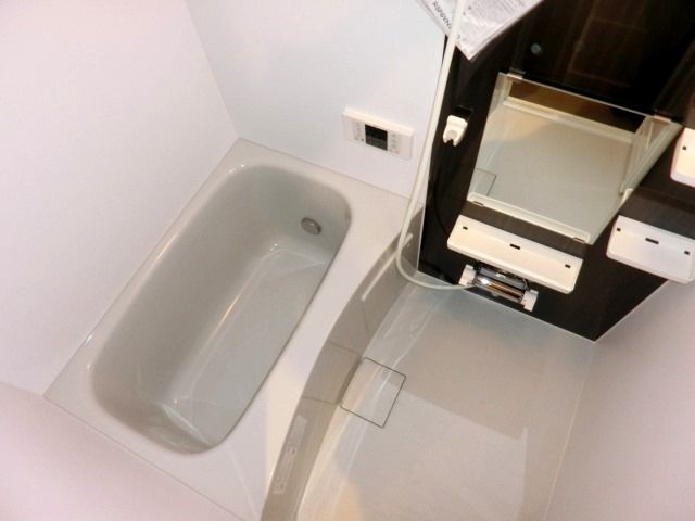 バス・シャワールーム　追焚き機能付きのお風呂です。