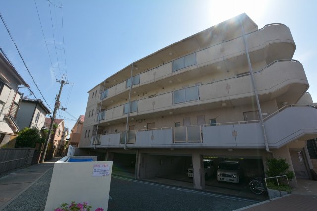 建物外観　オートロック付きで安心です♪