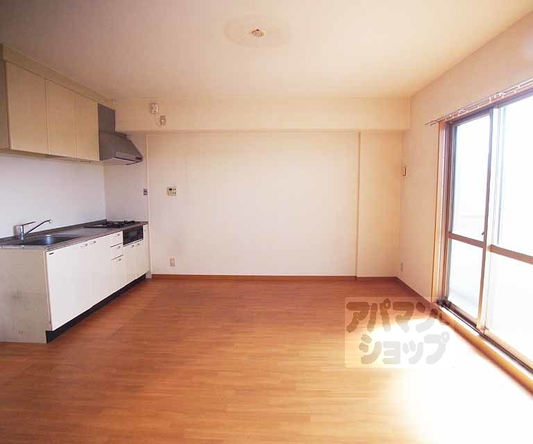 ハイツモアライフの居間写真