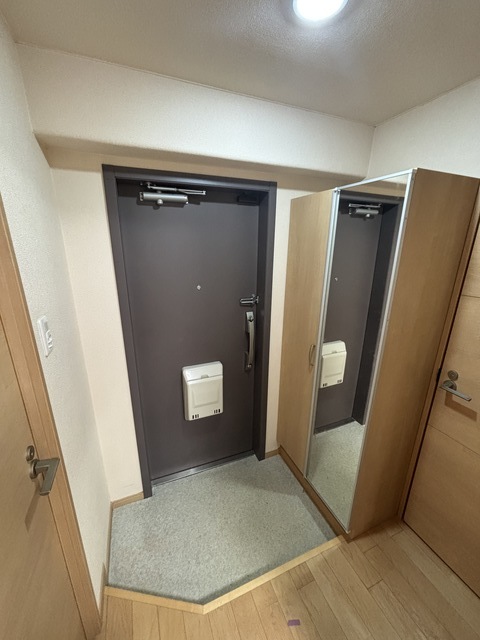 建物外観　不在時でもお荷物のお預かり可能な宅配ボックス付です♪