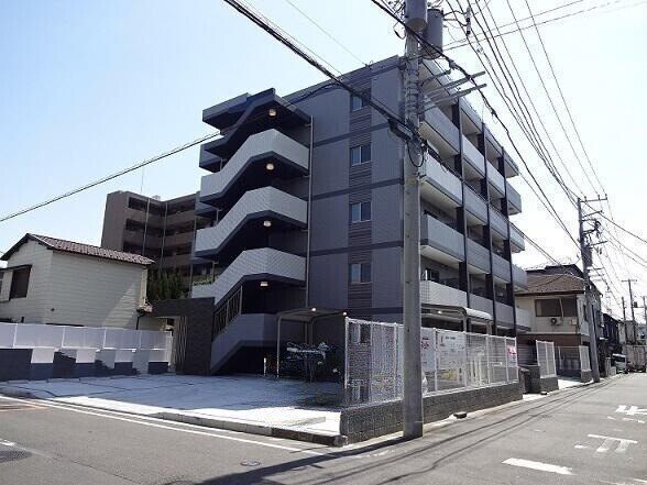 建物外観　オートロック完備