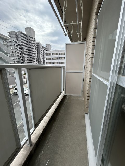 バルコニー　※写真は３０１号室です