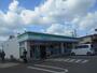 コンビニ　ファミリーマート雄松町店様（コンビニ）まで500m