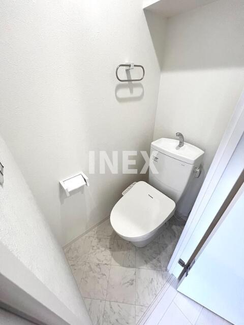 京急本線 井土ケ谷駅 徒歩15分 2階建 築2年のトイレ写真