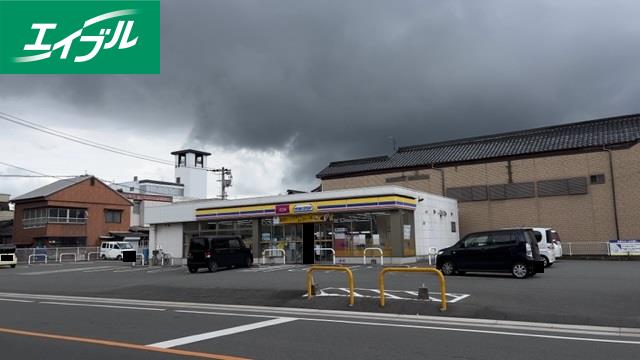 コンビニ　ミニストップ飯塚菰田西店（コンビニ）まで301m