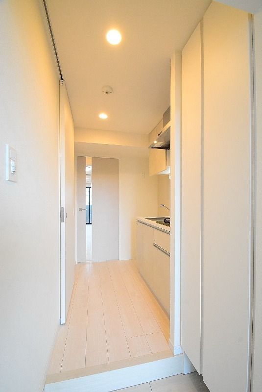 玄関　■モニタ付インターホン■ディンプルキー■2重鍵■ダウンライト