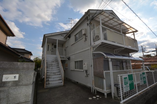 建物外観　バス停まで近いです♪