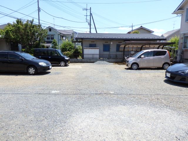 駐車場　敷地内に駐車場あります