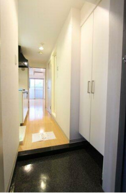 玄関　※別部屋の参考写真です。