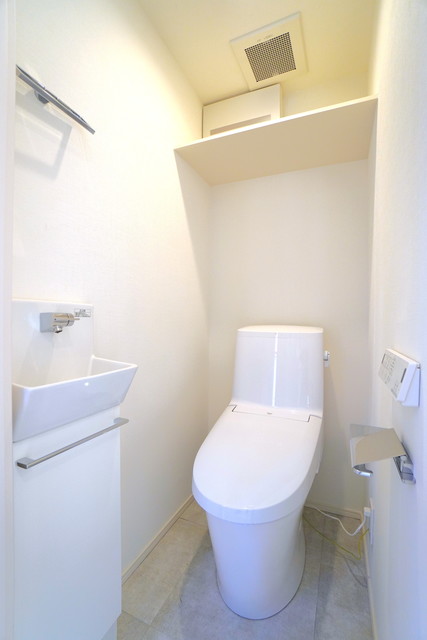 トイレ　※写真は同タイプ住戸です。