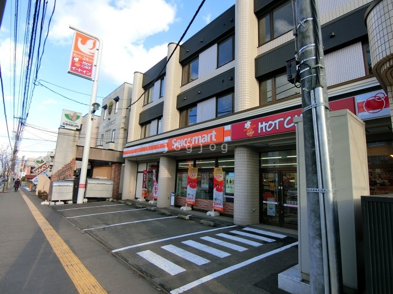 コンビニ　セイコーマート南郷通8丁目店（コンビニ）まで304m