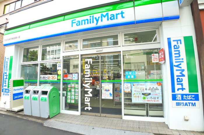 コンビニ　ファミリーマート（コンビニ）まで80m