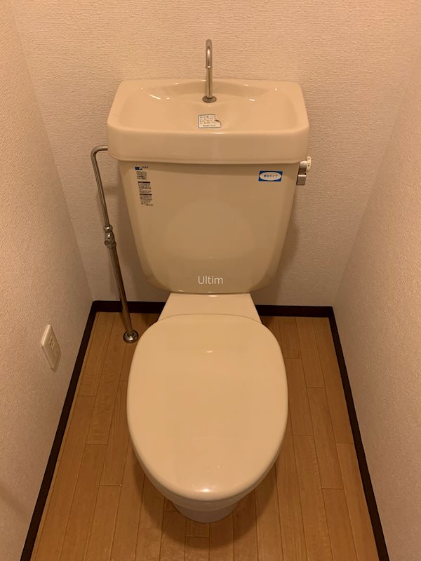 トイレ　502号：温水洗浄便座