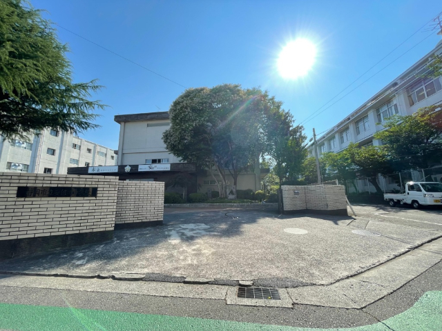 中学校　静岡市立安倍川中学校（中学校）まで1062m