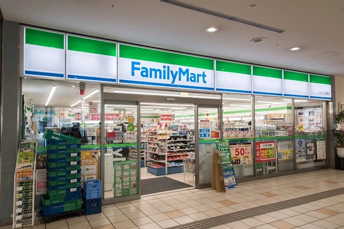 コンビニ　ファミリーマートアトレ目黒店（コンビニ）まで496m