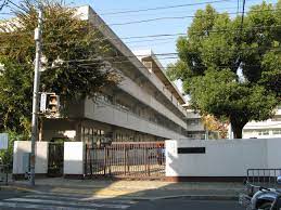 中学校　吹田市立豊津西中学校（中学校）まで596m
