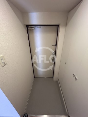 玄関　ルーエ江坂　玄関