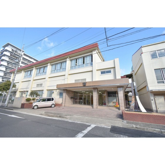 小学校　名古屋市立稲生小学校（小学校）まで104m