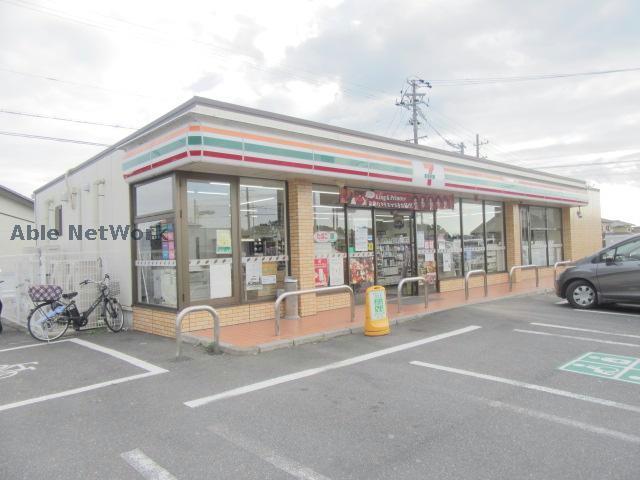 コンビニ　セブンイレブン鈴鹿中旭が丘1丁目店（コンビニ）まで672m
