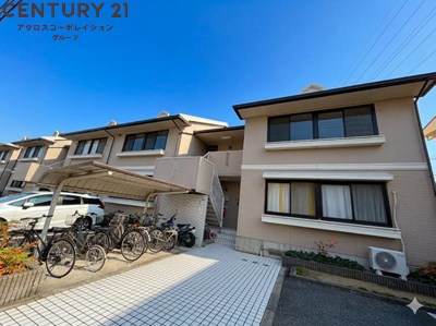 建物外観　敷地内に駐車場あります！