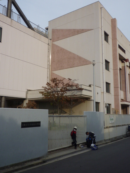 小学校　大阪市立泉尾北小学校（小学校）まで243m
