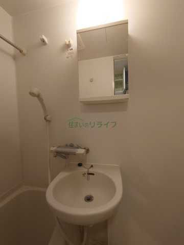 洗面設備　別部屋の参考写真になります。