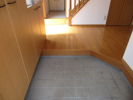 坂本2丁目戸建借家の玄関写真
