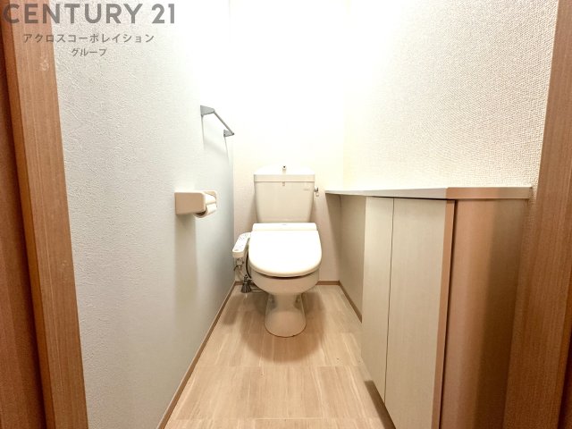 トイレ　温水洗浄便座付きのトイレです♪