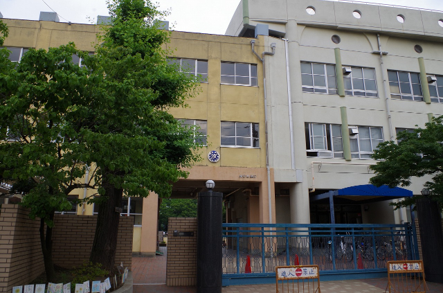 小学校　名古屋市立汐路小学校（小学校）まで621m