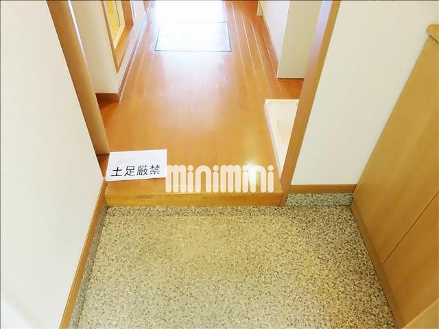玄関　下駄箱のある玄関です