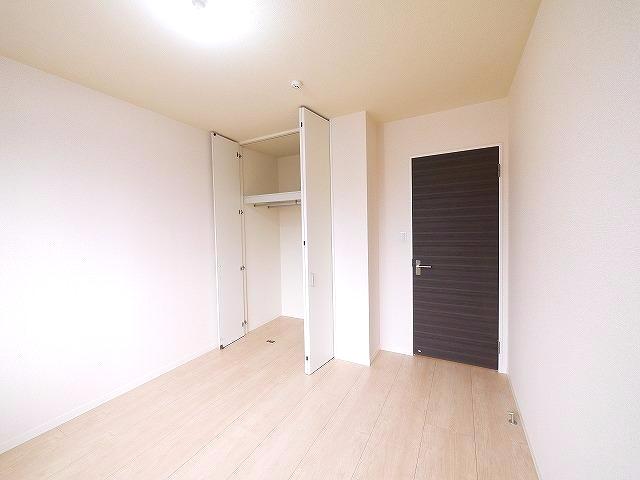 その他部屋・スペース　落ち着いて過ごせるお部屋なので、寝室にいかがでしょうか