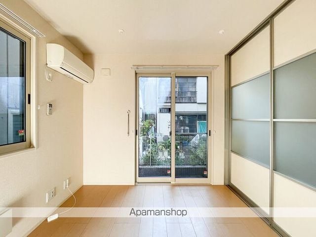 W.I.TパレスIIの居間写真