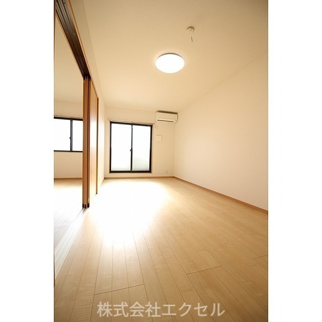 ＪＲ青梅線 福生駅 徒歩11分 2階建 築10年の居間写真