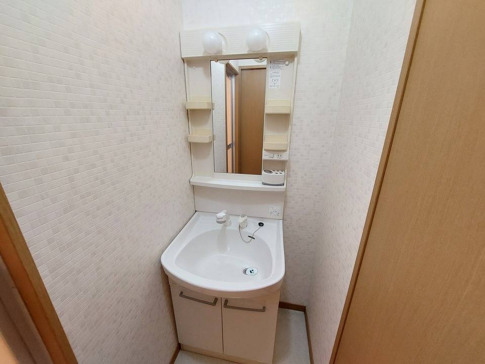 洗面設備　シャワー付洗面化粧台